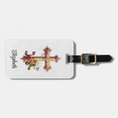 木造エレガント十字架とピンクの花 ラゲッジタグ (正面横)