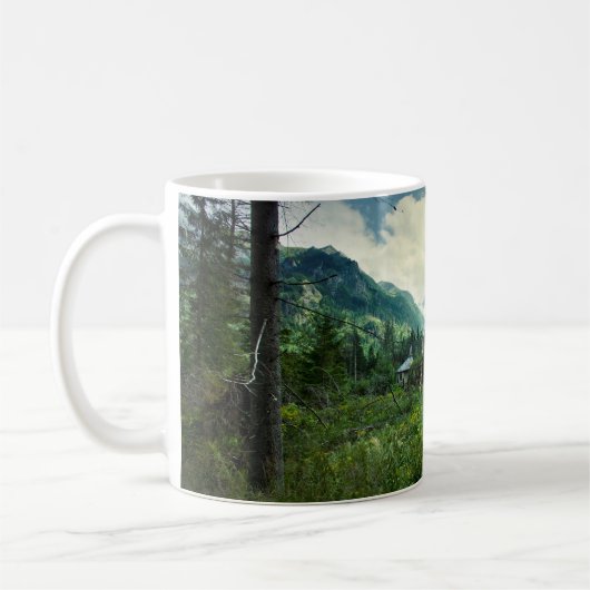 木造住宅、山の自然の風景。 コーヒーマグカップ (左)