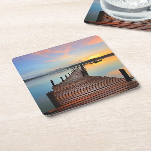 木造波止場シースケープカラフルインサンセット スクエアペーパーコースター (アングル)
