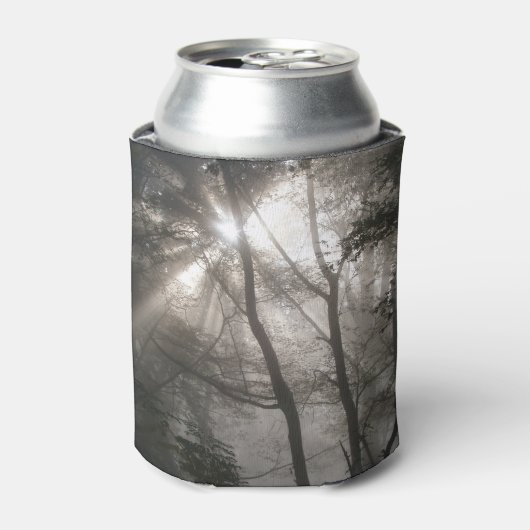 木陰の森を抜ける日光 缶クーラー (缶正面)