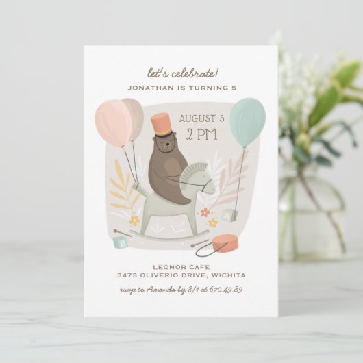 木馬でドラマーを打つ。かわいい子供の誕生日 招待状 (スタンド正面)