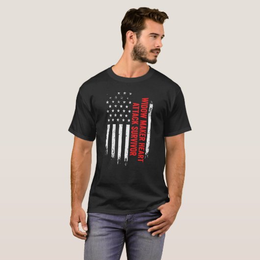 未亡人メーカーのハート攻撃を生き残ったアメリカ国旗RE Tシャツ (正面フル)