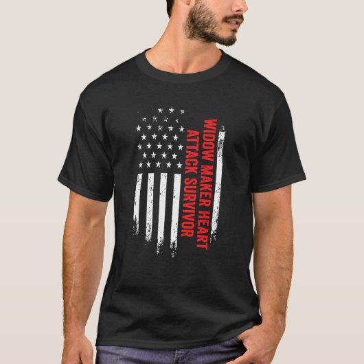 未亡人メーカーハート攻撃生存者アメリカ国旗Re Tシャツ (正面)