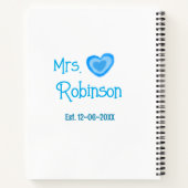 未婚の花嫁ミセス（苗字）+（名前）+ 日付+ 青いハート+ 水彩 ノートブック (裏面)