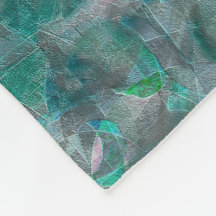 未完成の壁の漆喰の上にスポッティング緑がかったシアン