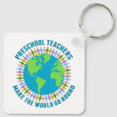 未就学の先生が世界をキュート キーホルダー (裏面)