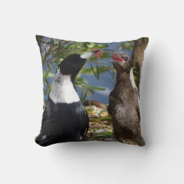 未成年者を持つ大人のカササギ クッション