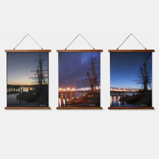 未明の巡礼者 吊り下げ型タペストリー (トリプル)