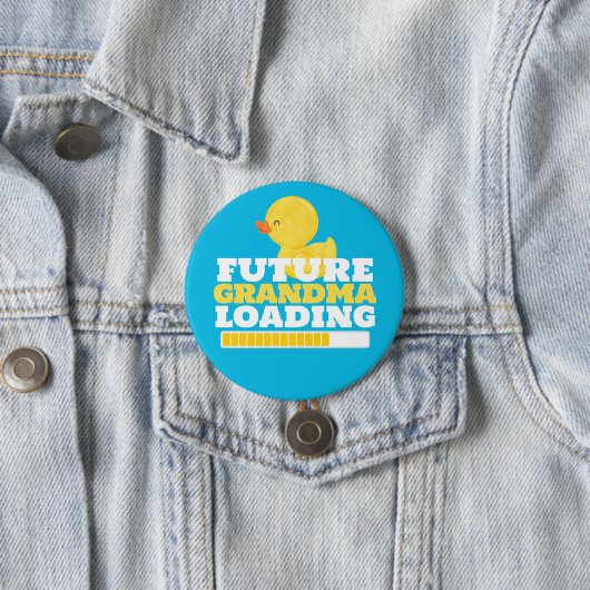 未来のおばあちゃんがカモの赤ちゃんシャワーを積む 缶バッジ (インサイチュ)