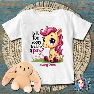 未来のカウガール まだポニーをお願いするのは時期尚早? ベビーTシャツ