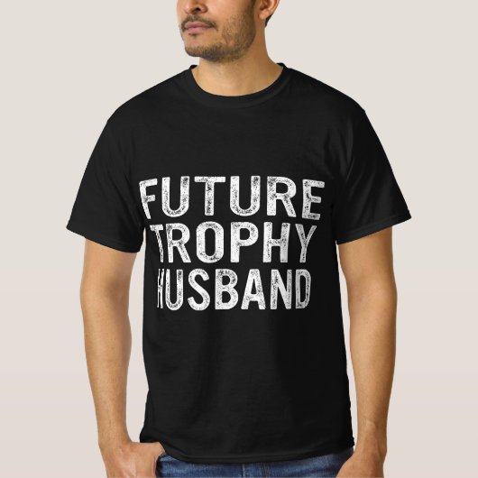 未来のトロフィーおもしろいの夫は新郎 Tシャツ (正面)
