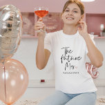 未来のミセスと君の名前 |美しいモダンギフト Tシャツ<br><div class="desc">Zazzleの「未来のミセスとあなたの名前」モダン美しいギフトセットを紹介Zazzleの将来のミセスの喜びの大事な行事祝と、贅沢、パーソナライズ、およびスタイルを組み合わせたZazzleの美しいギフトセットとモダン。この独占的ギフトセットは彼女が感じあなたの妻になるための彼女の旅に着手する本当に特別なものにする設計されている。Zazzleは、このギフトを他の部分から離れて設定するtouchを提供ユニークし、カスタマイズ可能な製品の範囲で、Zazzleから今すぐ注文しパーソナライズされたて、この美しいギフトのセットは彼女が輝く花嫁の様に彼女を作らせるの感じに。</div>