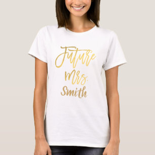 未来のミセス金ゴールドモダンスクリプト婚約 Tシャツ