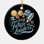 未来のリーダーを教える宇宙惑星教師 セラミックオーナメント (正面)