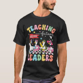 未来のリーダーを育てるシリー・グース先生バックT Tシャツ (正面)