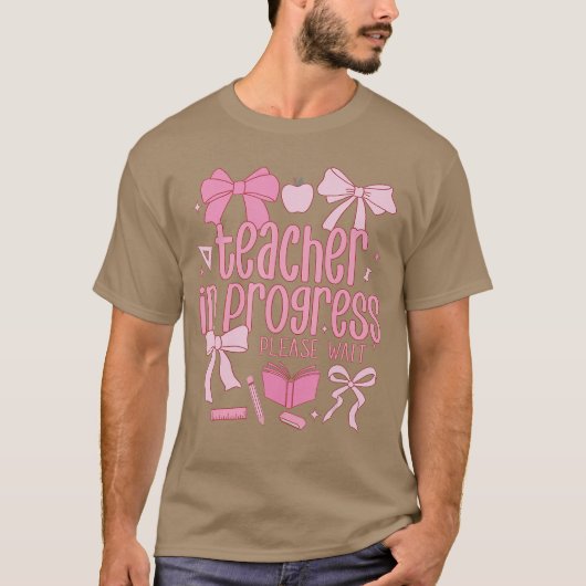 未来の女教師、進行中のコケットピンクのリボン Tシャツ (正面)