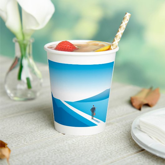 未来の道を模索する実業家 紙コップ