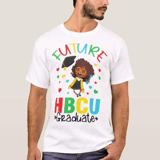 未来のHBCU卒業生女子 卒業式 HBCU 未来の大学生 Tシャツ (正面)