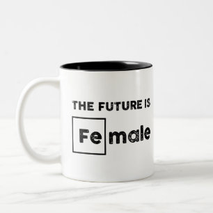 未来は女性の Feの元素記号のマグです ツートーンマグカップ