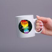 未来は平等に高められる コーヒーマグカップ