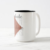 未来を吸い上げ、過去を追い払う |マモダング ツートーンマグカップ (正面右)