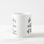 未来を恐れず笑う 聖書の詩 コーヒーマグカップ (中央)