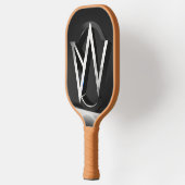 未来的で清潔で単純化された ピックルボールラケット (左)
