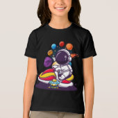 未来的なスペースバイクに乗る宇宙飛行士 トライブレンドＴシャツ (正面)