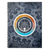 未来的な万華鏡のように千変万化するパターンパターン ノートブック (正面)