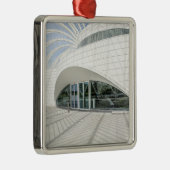 未来的モダン白建物 メタルオーナメント (右)