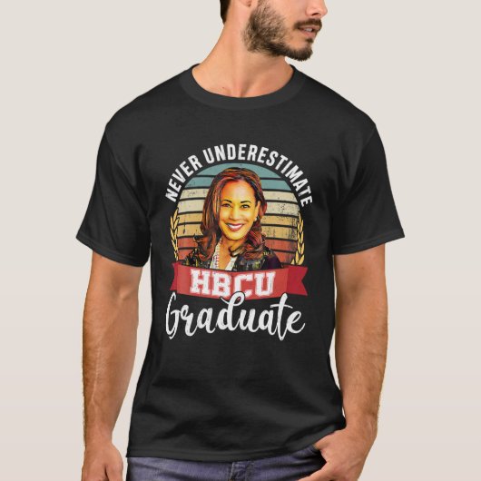 未来HBCU卒業HBCU卒業生を決して過小評価しない Tシャツ (正面)