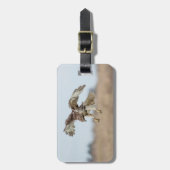 未熟な赤によって後につかれるタカの浮かぶこと ラゲッジタグ (正面縦)