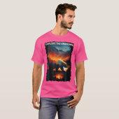 未知のクマのハイキングキャンプ山を探索 Tシャツ (正面フル)