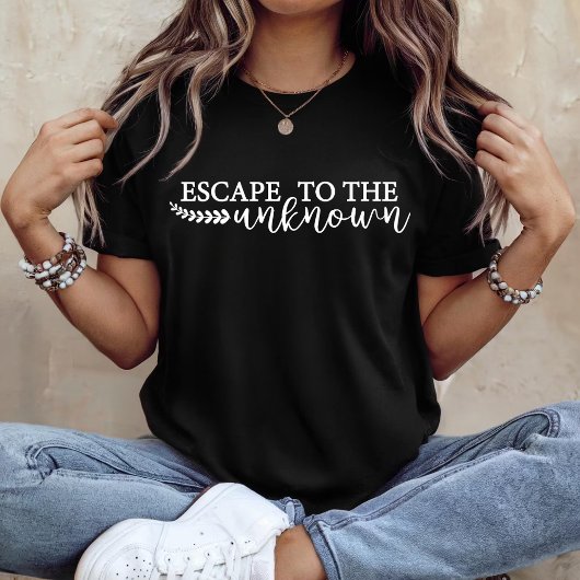 未知の世界へ逃げる Tシャツ