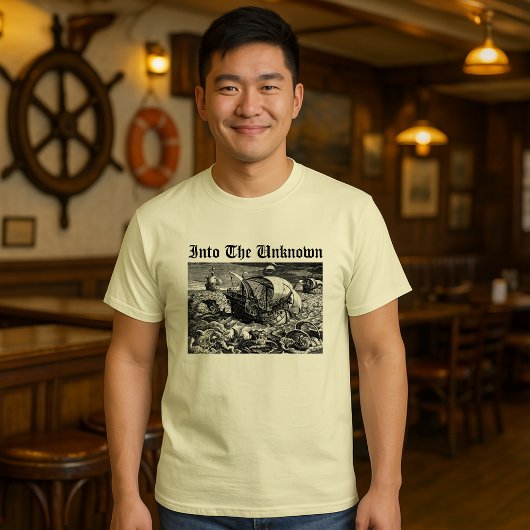 未知の海へと航海する海のモンスターの船 Tシャツ