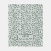 末尾のフローラ名誕生日付緑のベビー フリースブランケット (正面)