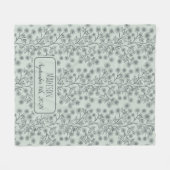 末尾のフローラ名誕生日付緑のベビー フリースブランケット (正面(横))