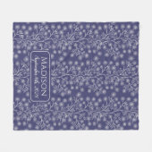 末尾フローラ名誕生日ネイビーブルーベビー フリースブランケット (正面(横))