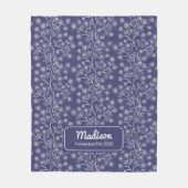 末尾フローラ名誕生日ネイビーブルーベビー フリースブランケット (正面)