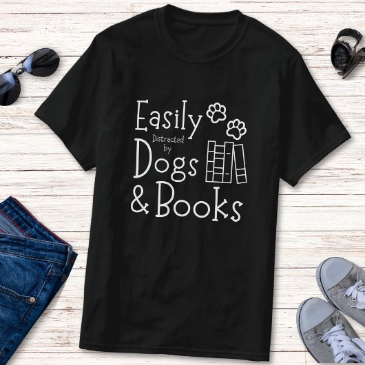 本おもしろいと犬の恋人のユーモア Tシャツ