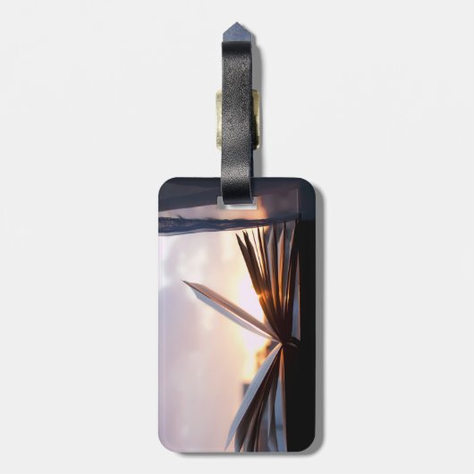 本および日没の写真を開けて下さい ラゲッジタグ (裏面縦)