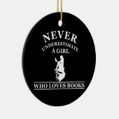 本が好きな女の子を決して過小評価しない セラミックオーナメント (右)