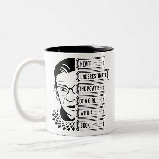 本で女の子の力を過小評価しない ツートーンマグカップ (左)