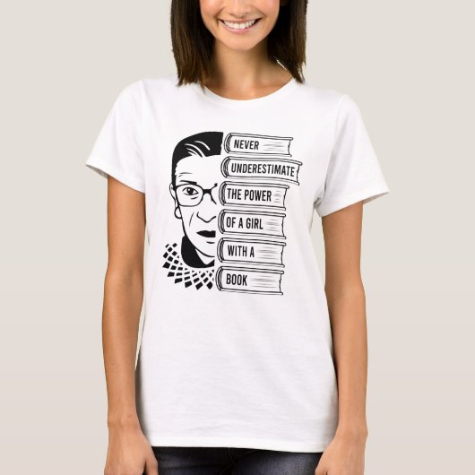 本で女の子の力を過小評価しない Tシャツ (正面)