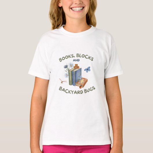 本とブロックと裏庭の虫のキッズTシャツ Tシャツ (正面)