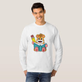 本とペンでハムスター Tシャツ (正面フル)
