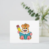 本とペンを持ったハムスター ポストカード (スタンド正面)