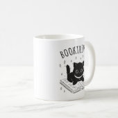 本と星の付いた本通りの猫 コーヒーマグカップ (正面右)
