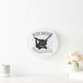 本と星の付いた本通りの猫 ラウンド壁時計 (ホーム)