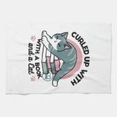 本と猫で丸まる – 居心地の良い猫読の キッチンタオル (横)